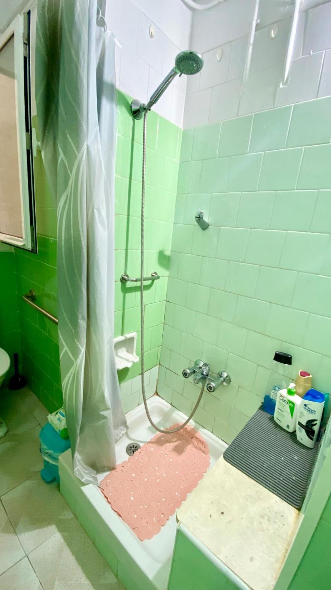 Habitacion Barato En Piso Familiar Compartido El Centro De La Ciudad Cerca De La Estacion De Autobuses Tarragona Kültér fotó